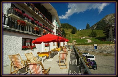 Hotel Des Alpes Фополо Екстериор снимка